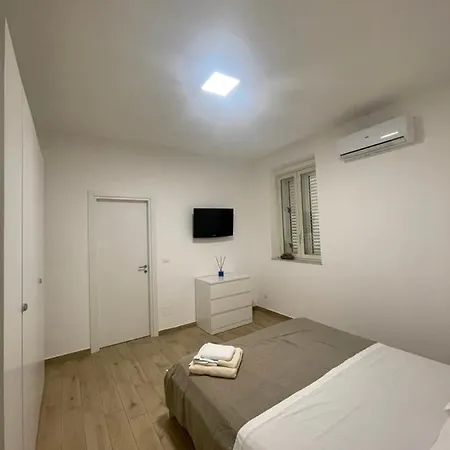 아파트 Blue House